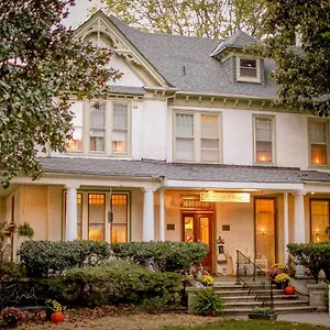 Magnolia House 3* Hampton